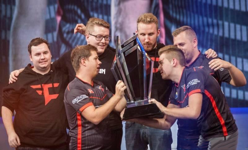 【赛后采访】久龙：我们现在全队都是RW侠的粉丝，RW侠必胜