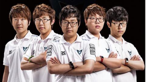 Generation Gaming 宣布 2025 赛季制服： Black 作为主色，配以 White 和黄色点缀在 Arms 上;