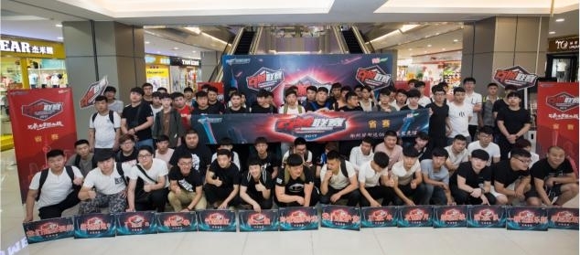 LGD Gaming 恭喜中路选手 xqw 出道两周年：坚定地走在自己的舞台上