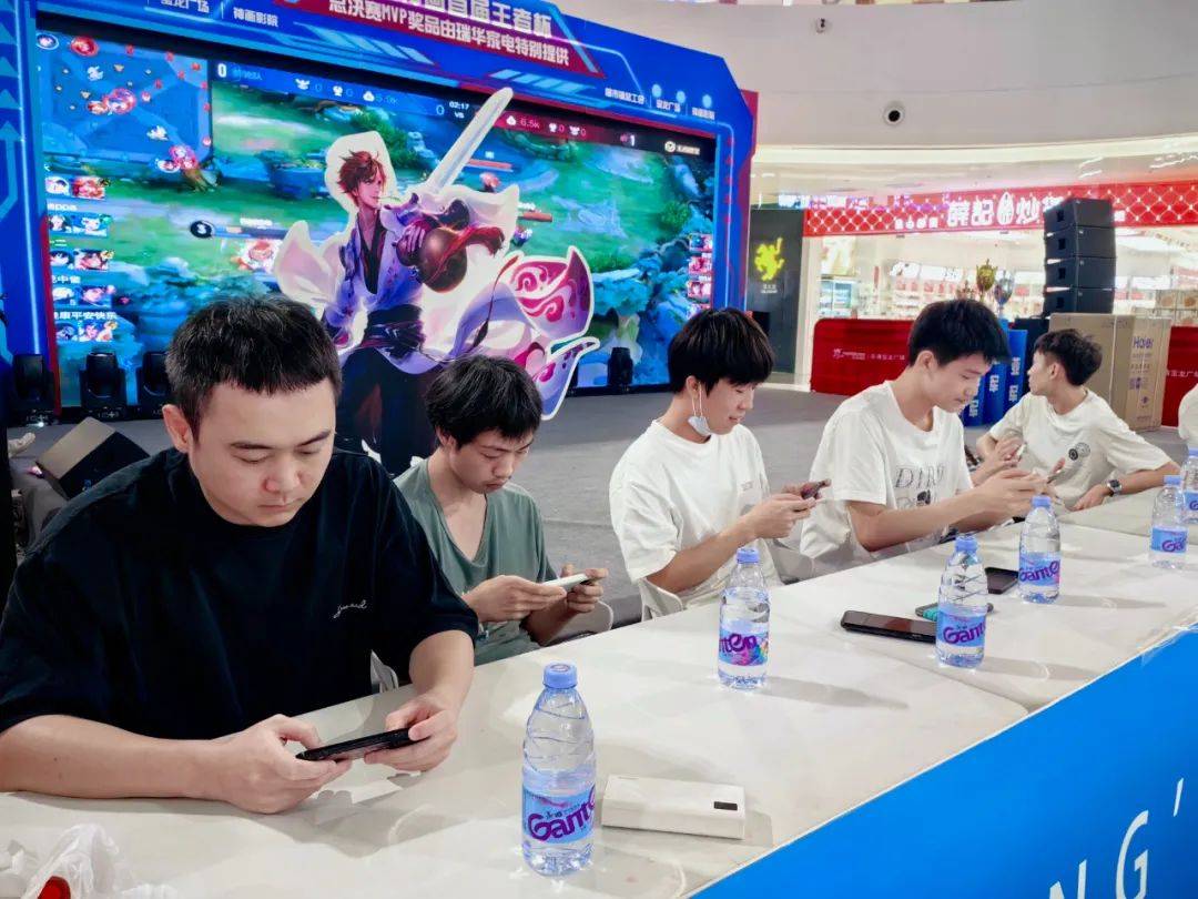 Faker遭遇耻辱对局，对手竟直接做手势嘲讽